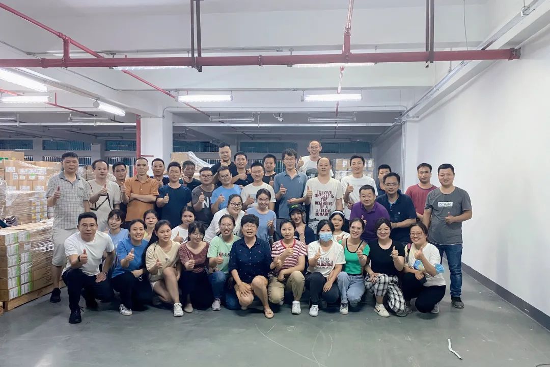 同心聚力 戰(zhàn)高溫酷暑，英唐智控圓滿完成深圳倉搬遷工作